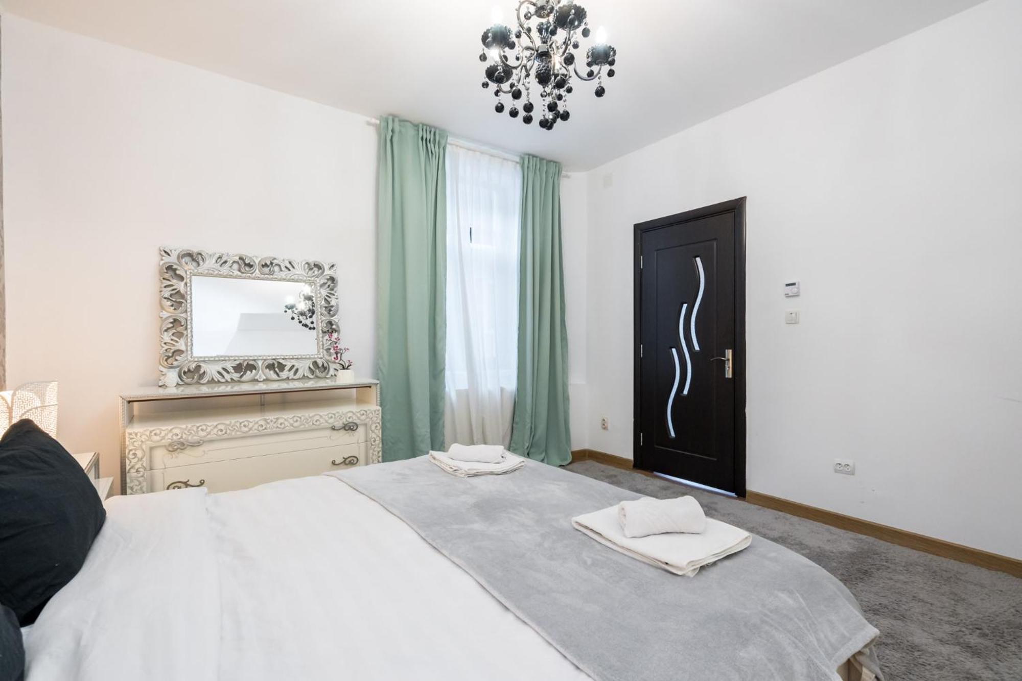 Black Rose Apartment *