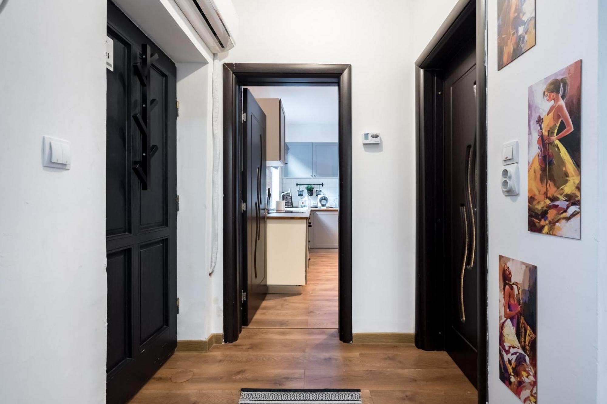 Apartment Black Rose