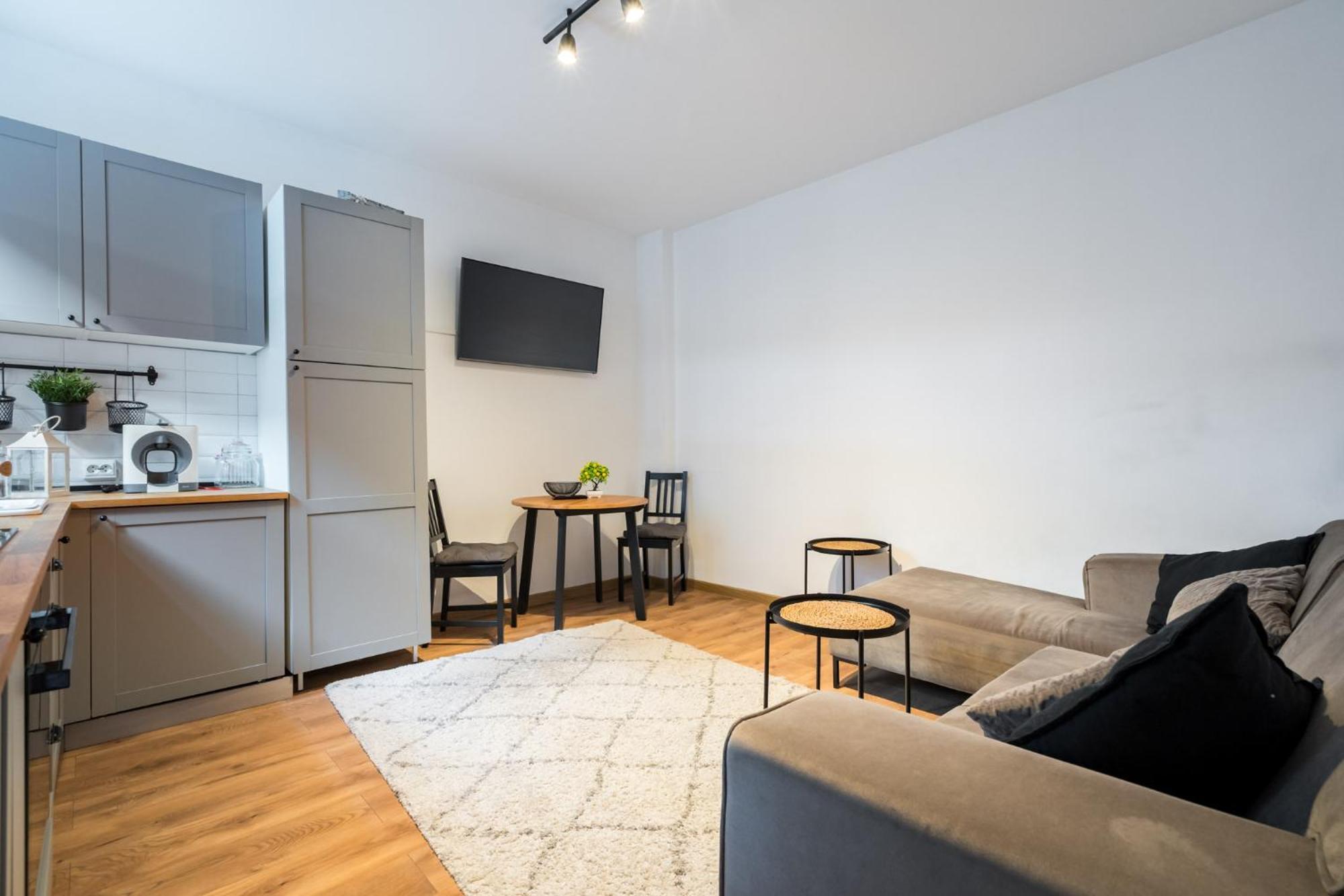Apartment Black Rose